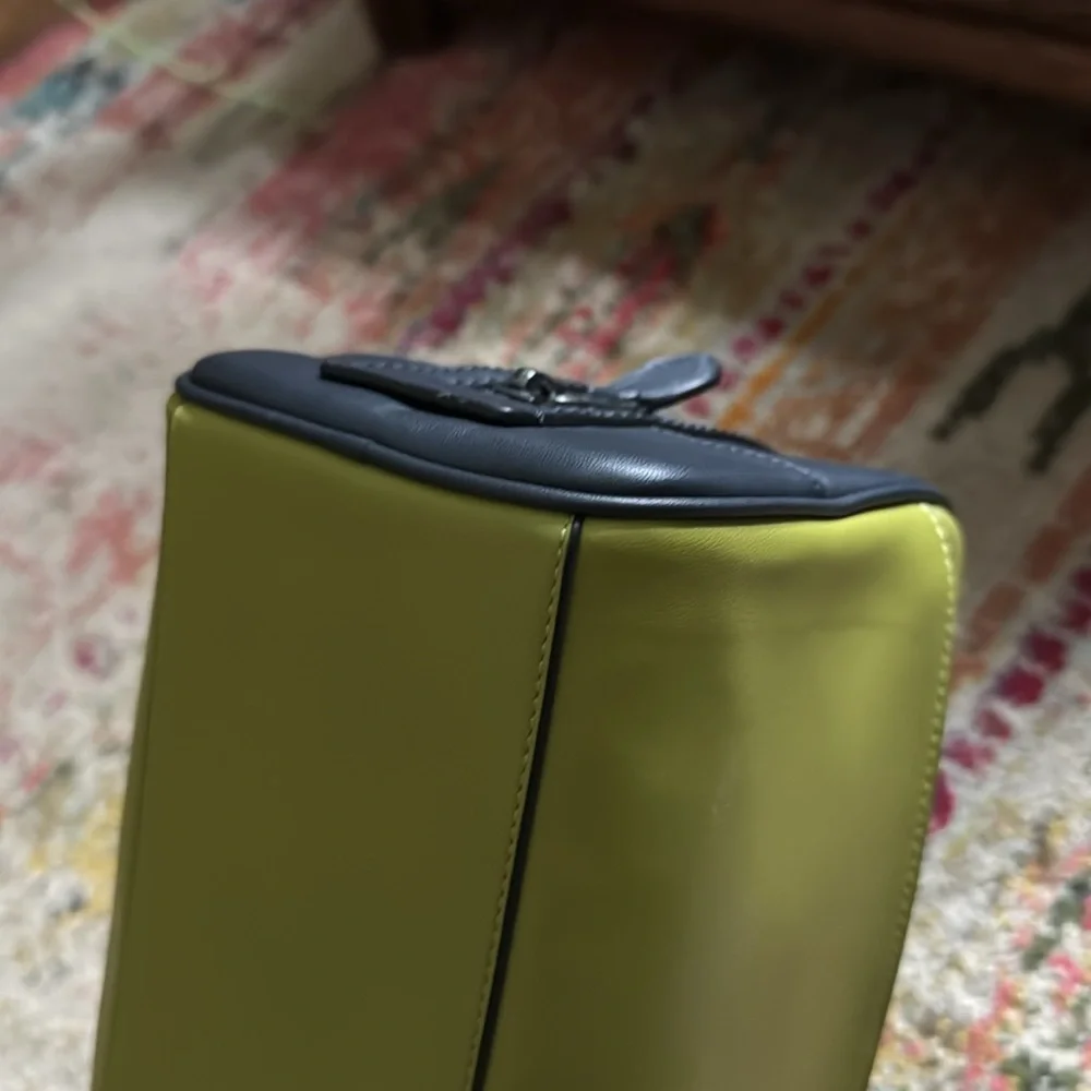 💚💙🐎🧳Coach Neon Yellow and dark blue travel bag - Picture 7 of 7